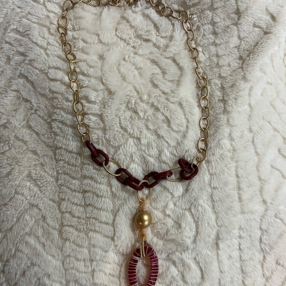 Beautiful Elegant Gold and Red Chain Necklace
